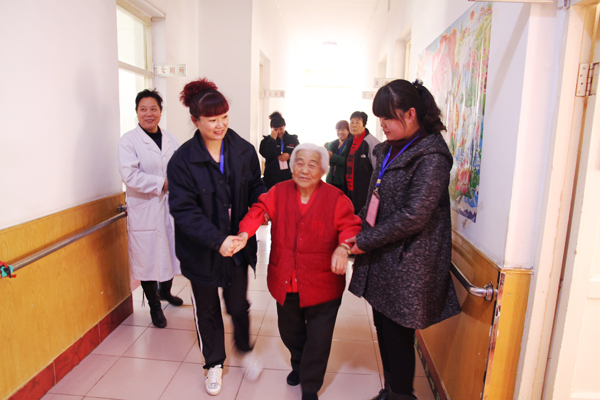 老人的笑容，我們的快樂——公司青年志愿者走進(jìn)敬老院活動(dòng)側(cè)記.jpg